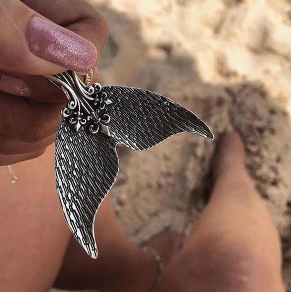 Mermaid Tail Silver Necklace - Picture 3 of 8